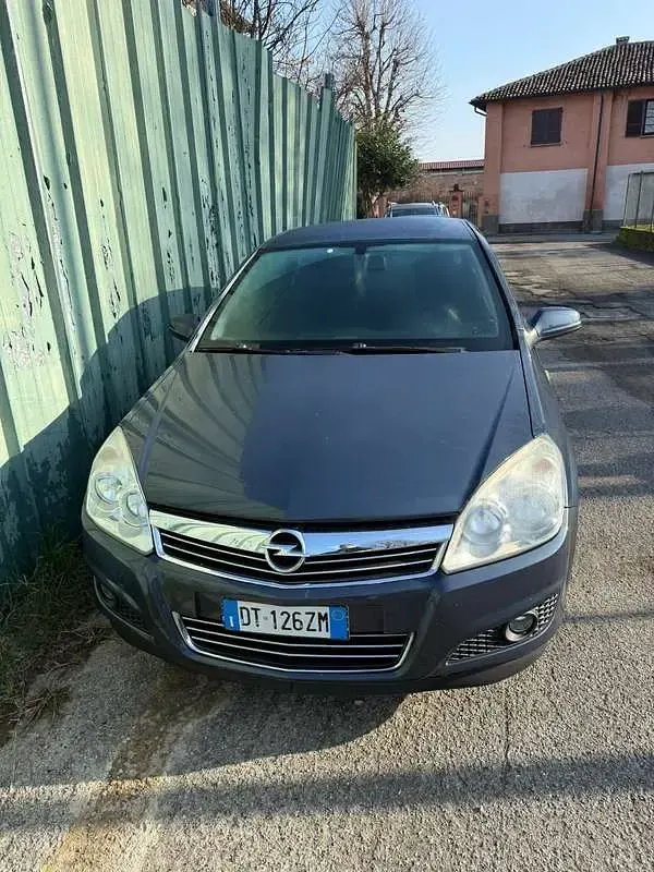 Usata Opel Astra Enjoy 116 CV (85 kW) 2008 Berlina