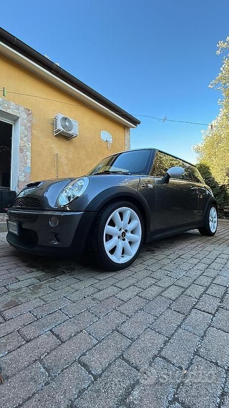 Usata Mini Cooper S 170 CV (125 kW) 2004 Grigio Utilitaria