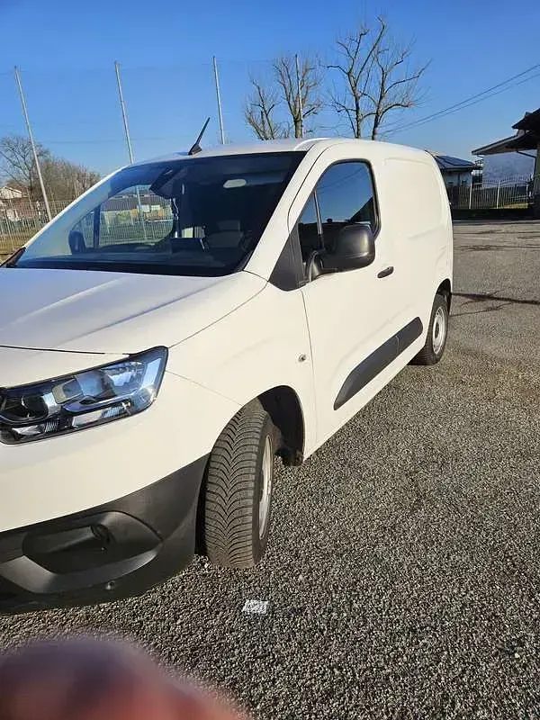 Begagnad Toyota Proace City City 102 HK (75 kW) 2021 Vit Minibuss
