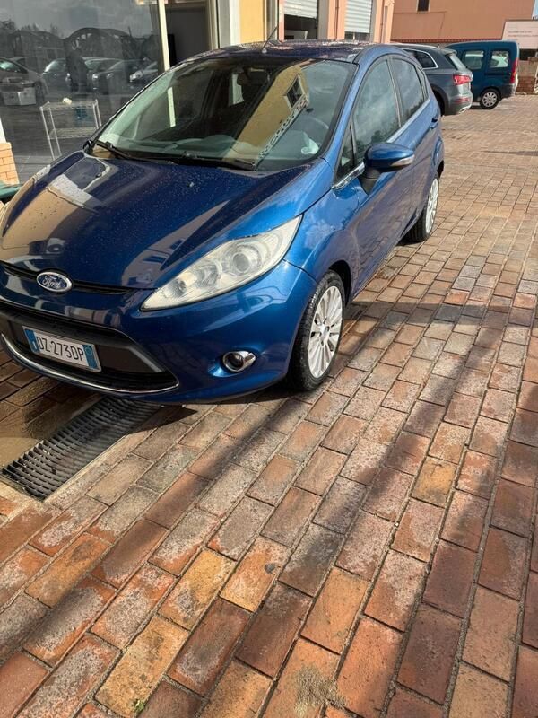 Usata Ford Fiesta 96 CV (70 kW) 2009 Blu Utilitaria