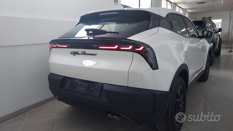 Nuova Alfa Romeo Junior 136 CV (100 kW) 2025 Bianco SUV