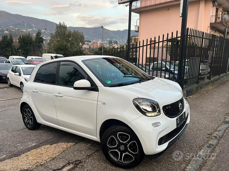 Usata Smart ForFour Passion 71 CV (52 kW) 2017 Bianco Utilitaria