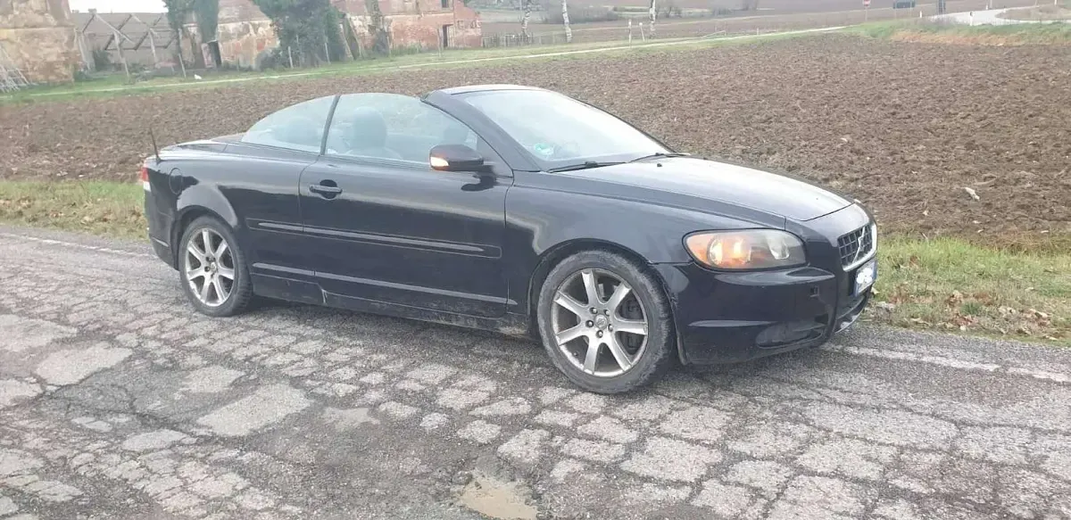 Usata Volvo C70 Momentum 179 CV (131 kW) 2008 Nero Cabrio