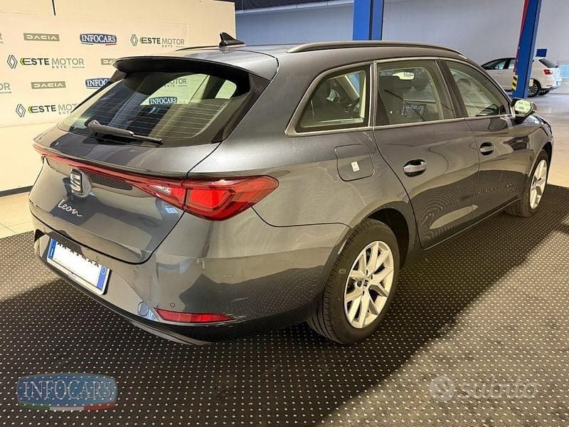 Usata Seat Leon Style 116 CV (85 kW) 2023 Grigio metallizzato Station wagon