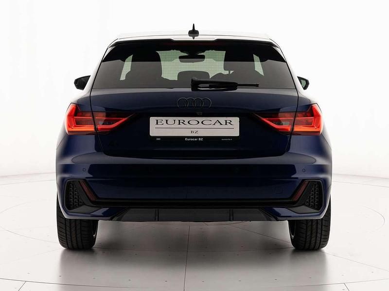 Nuova Audi A1 Sportback 116 CV (85 kW) 2025 Blu navarra metallizzato nero Utilitaria