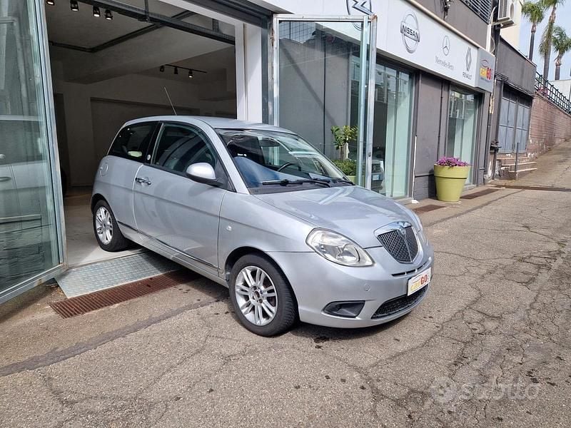 Usata Lancia Ypsilon 77 CV (56 kW) 2010 Grigio Utilitaria