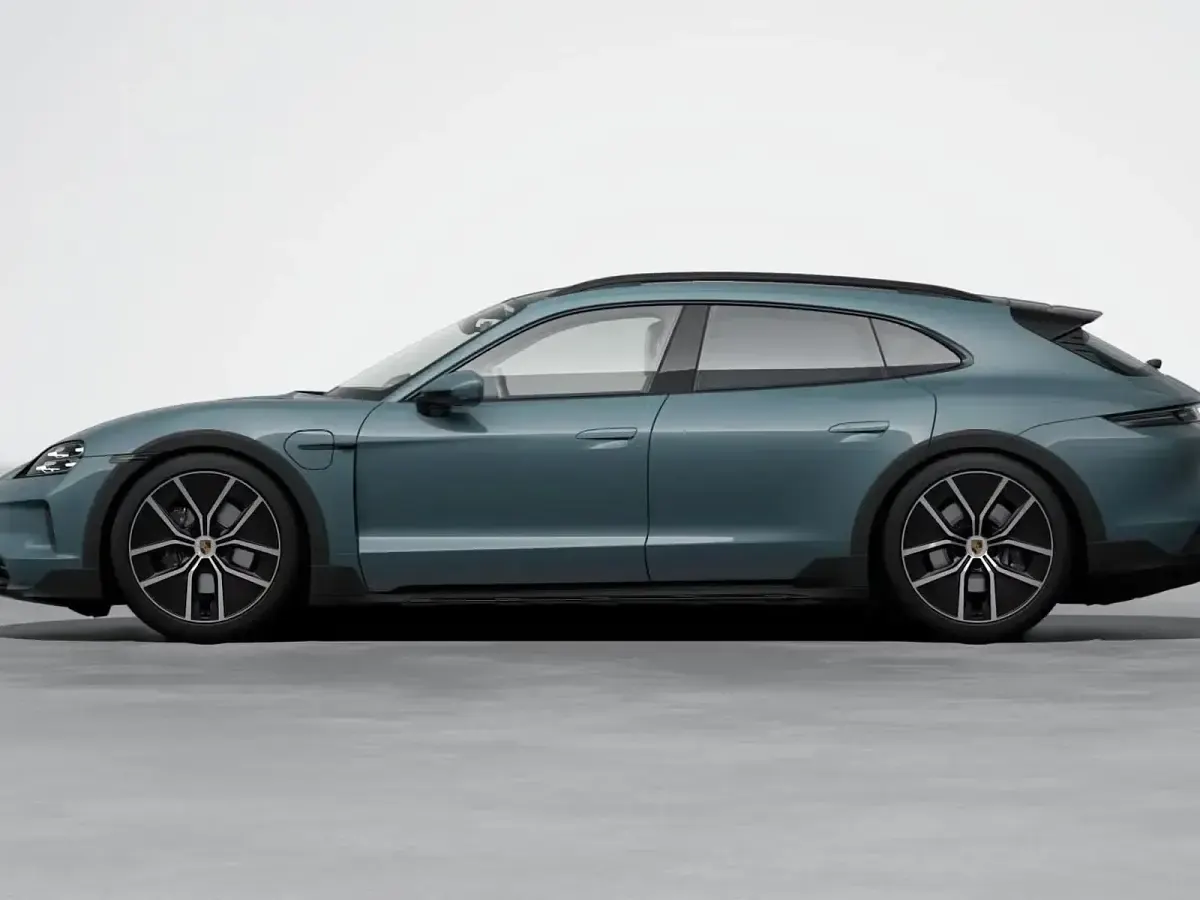 Nuova Porsche Taycan Cross Turismo 300 kW (408 CV) 2026 Pale blue metallizzato