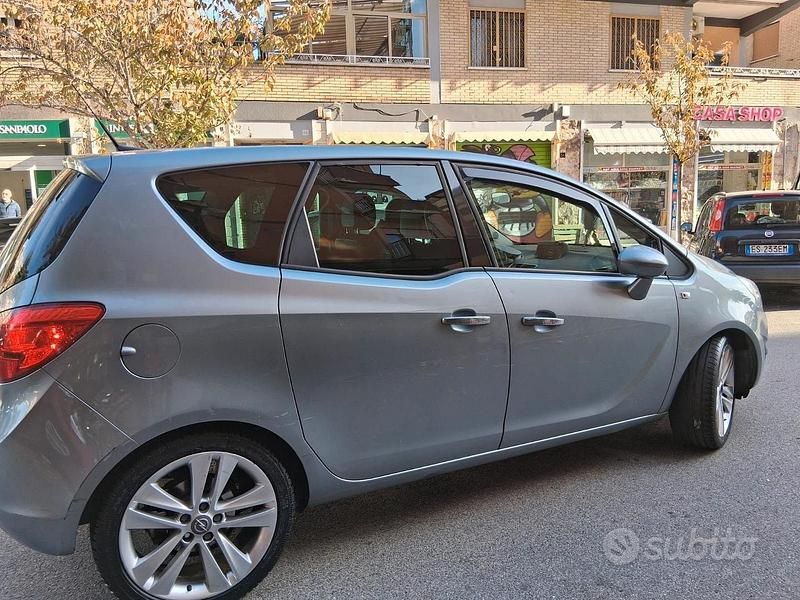 Usata Opel Meriva 120 CV (88 kW) 2010 Grigio Monovolume