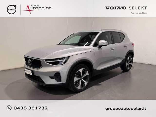 Usata Volvo XC40 Core 163 CV (119 kW) 2025 Silver dawn SUV