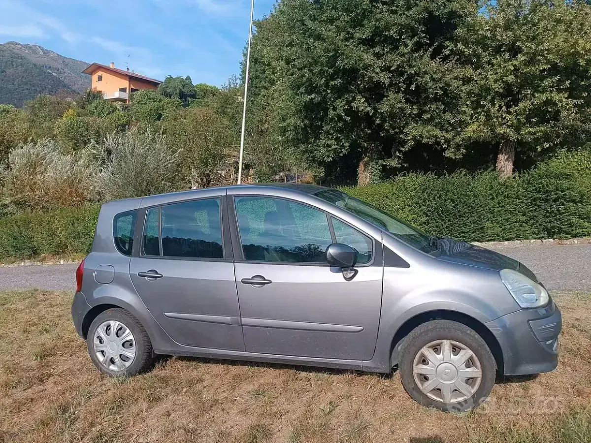 Usata Renault Modus 101 CV (74 kW) 2010 Grigio Monovolume