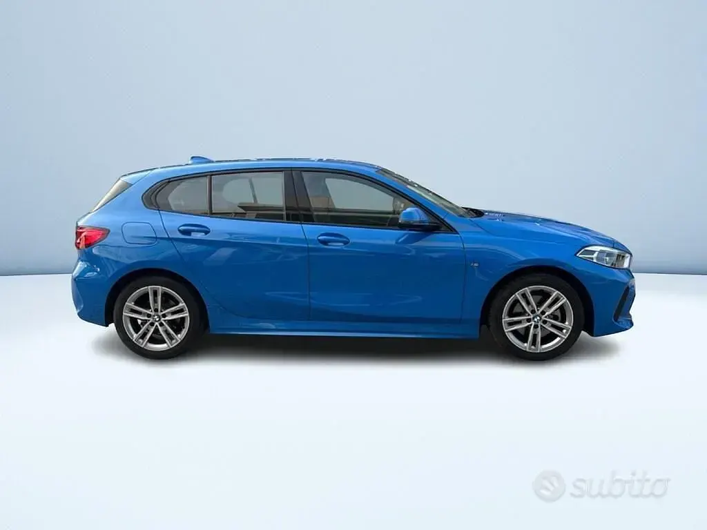 Usata BMW 116 M Sport 116 CV (85 kW) 2023 Blu metallizzato Utilitaria