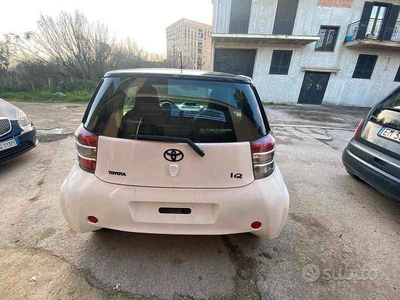 Usata Toyota iQ 98 CV (72 kW) 2009 Bianco Utilitaria