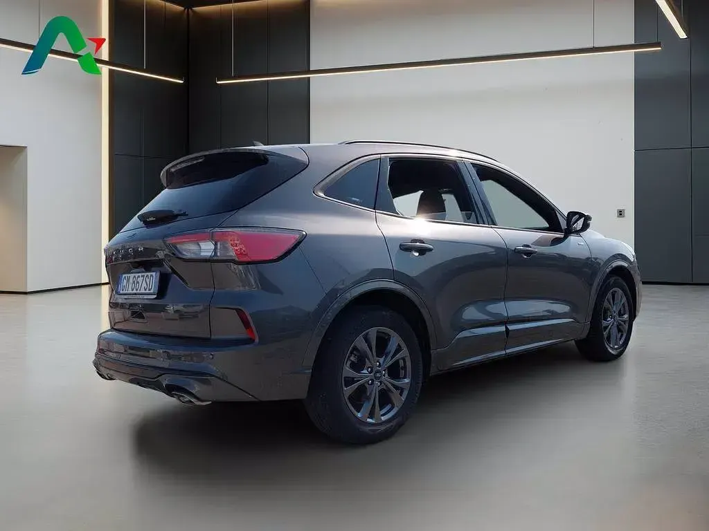 Usata Ford Kuga ST-Line 150 CV (110 kW) 2023 Magnetic grey (metallizzato) SUV