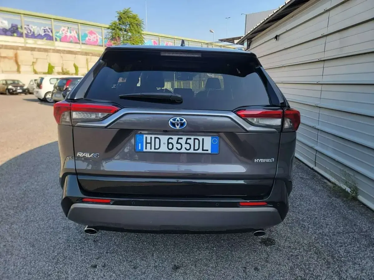 Usata Toyota RAV4 Hybrid Style 178 CV (130 kW) 2021 Grigio SUV