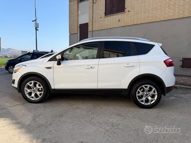 Usata Ford Kuga Titanium 140 CV (102 kW) 2012 Bianco SUV