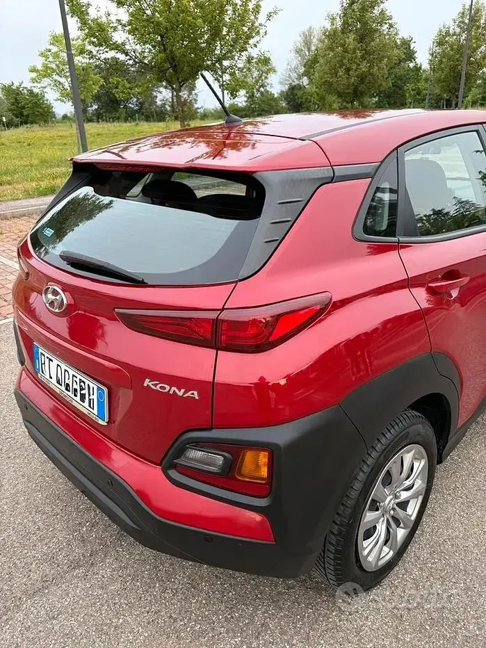 Usata Hyundai Kona 120 CV (88 kW) 2018 Rosso SUV