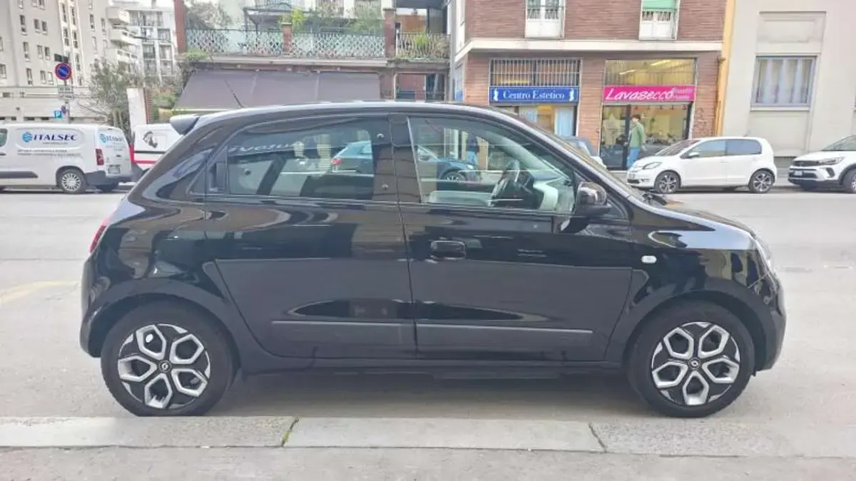 Usata Renault Twingo Urban Night 30 kW (42 CV) 2022 Nero Utilitaria