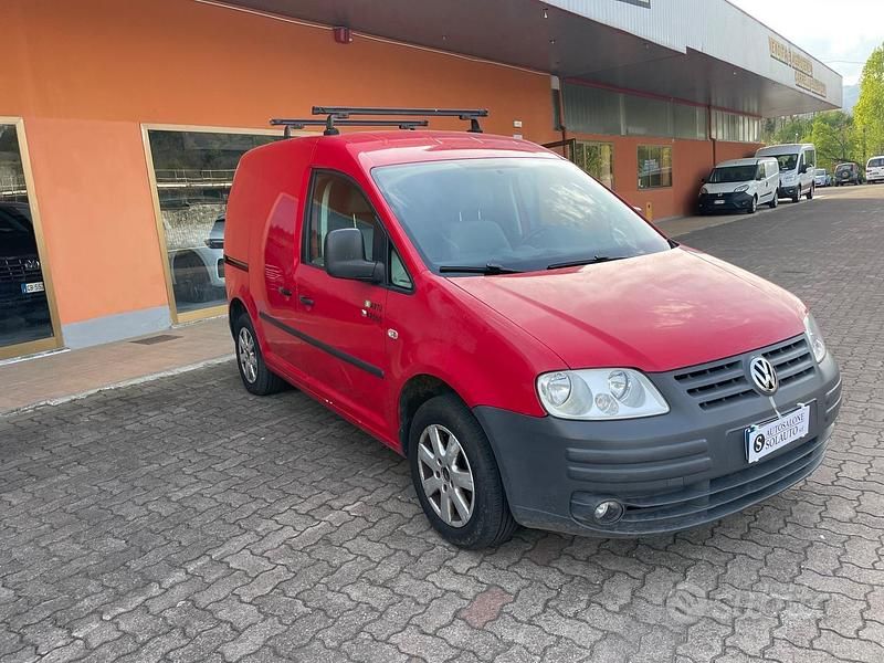 Usata VW Caddy 105 CV (77 kW) 2010 Rosso Monovolume