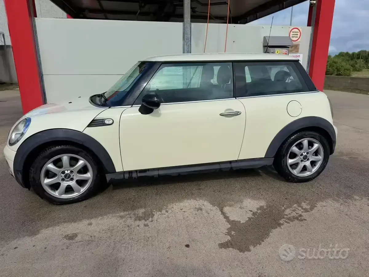 Usata Mini Cooper D 109 CV (80 kW) 2007 Bianco Utilitaria