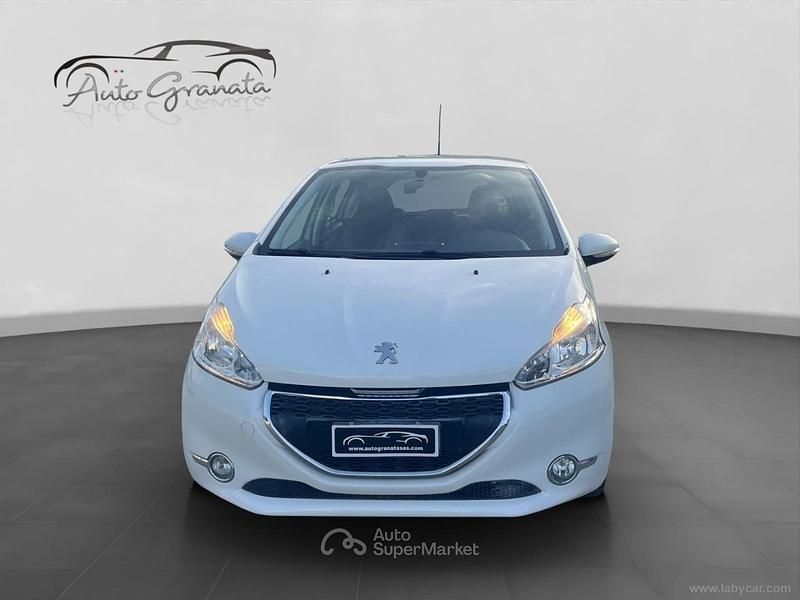 Usata Peugeot 208 Active 68 CV (50 kW) 2014 Bianco Utilitaria