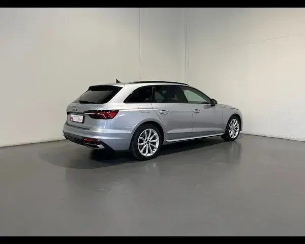 Usata Audi A4 Advanced 163 CV (119 kW) 2023 Argento fioretto metallizzato Station wagon