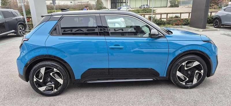 Nuova Nissan Micra Evolve 110 kW (150 CV) 2026 Authentic blue / black Utilitaria