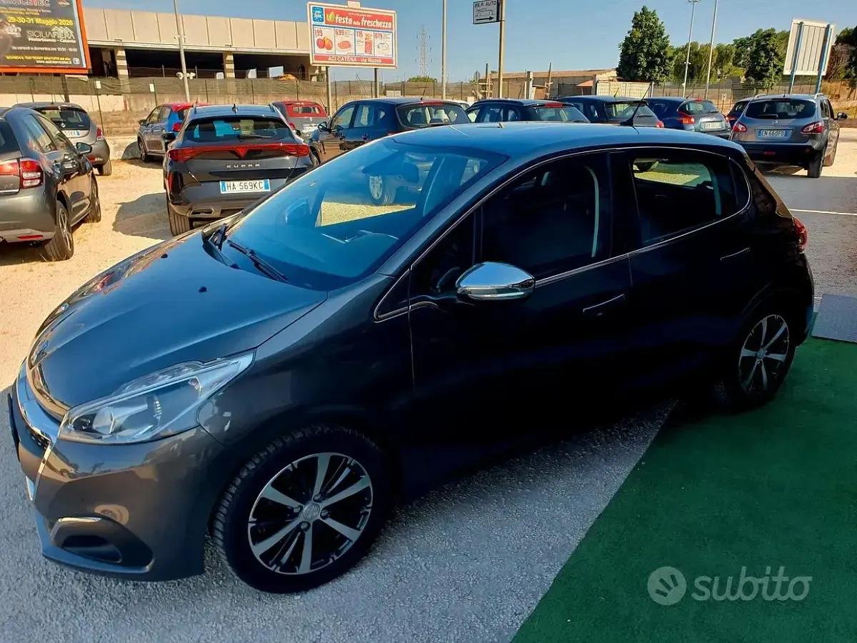 Usata Peugeot 208 Allure 82 CV (60 kW) 2018 Grigio Utilitaria