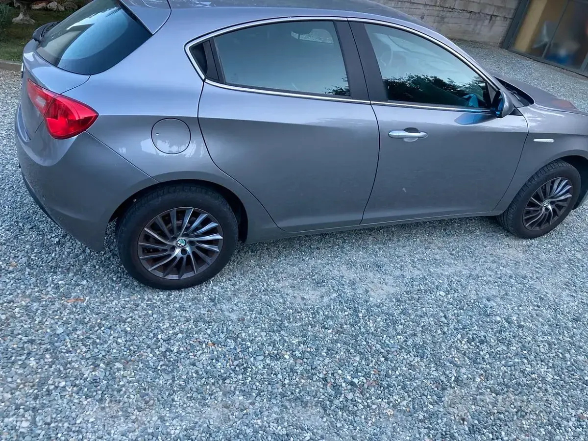 Usata Alfa Romeo Giulietta 120 CV (88 kW) 2011 Utilitaria