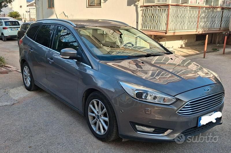 Usata Ford Focus 120 CV (88 kW) 2015 Grigio Station wagon