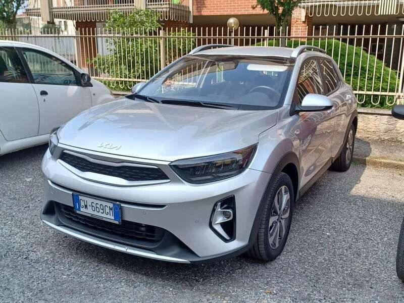 Argento Usata 2024 Kia Stonic Style SUV | 18.000 € (Buon prezzo) - Immagine 1/4