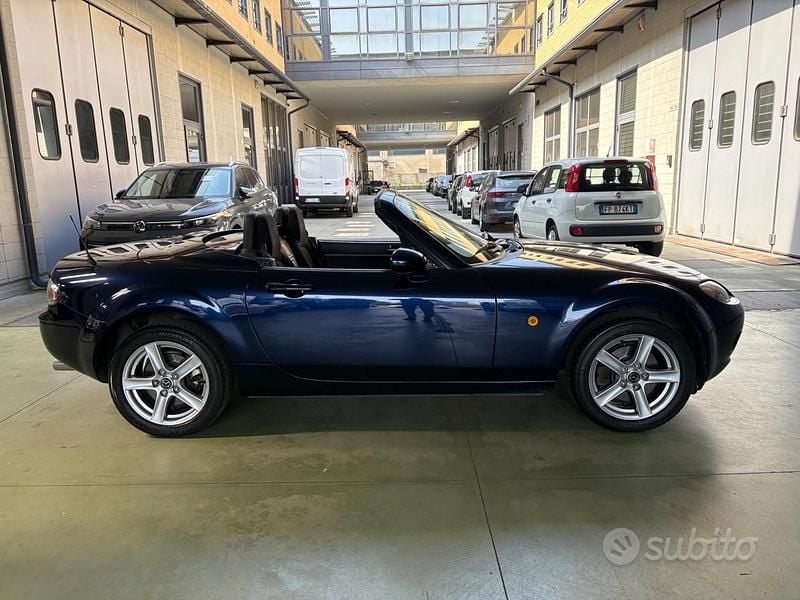 Usata Mazda MX5 126 CV (92 kW) 2007 Blu Cabrio