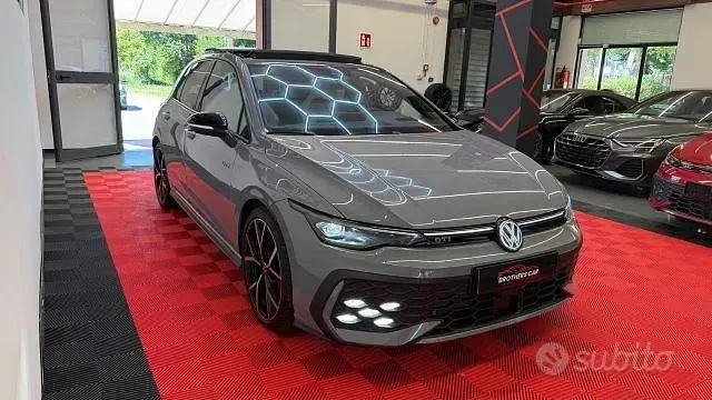 Usata VW Golf VIII GTI 265 CV (194 kW) 2024 Grigio Berlina