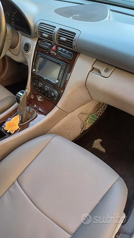 Usata Mercedes C220 143 CV (105 kW) 2001 Blu Berlina