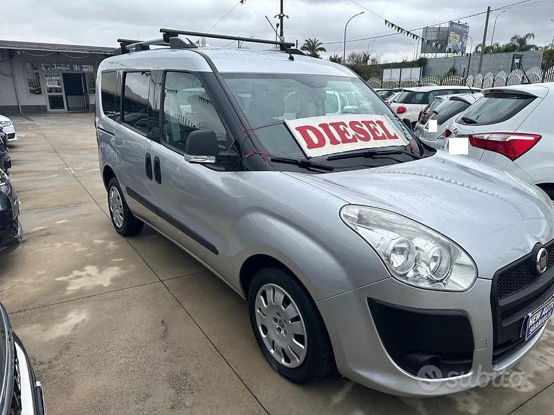 Grigio Usata 2011 Fiat Doblò Dynamic Monovolume | 6500 € (Buon prezzo) - Immagine 1/4