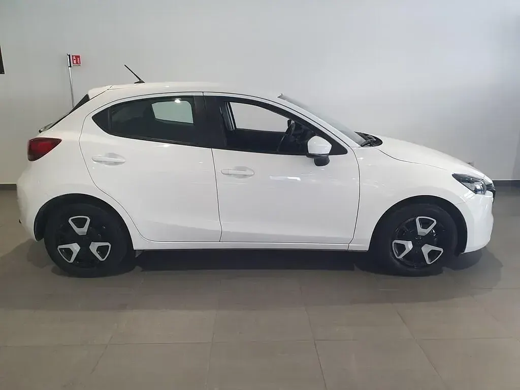 Usata Mazda 2 90 CV (66 kW) 2024 Arctic white Utilitaria