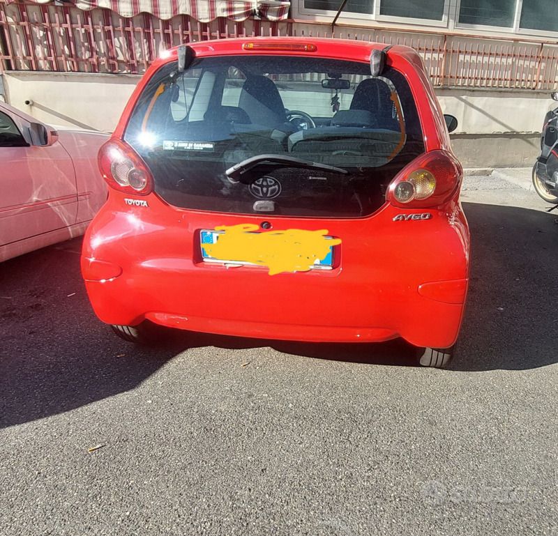 Rosso Usata 2006 Toyota Aygo Due volumi | 4000 € (Buon prezzo) - Immagine 1/4