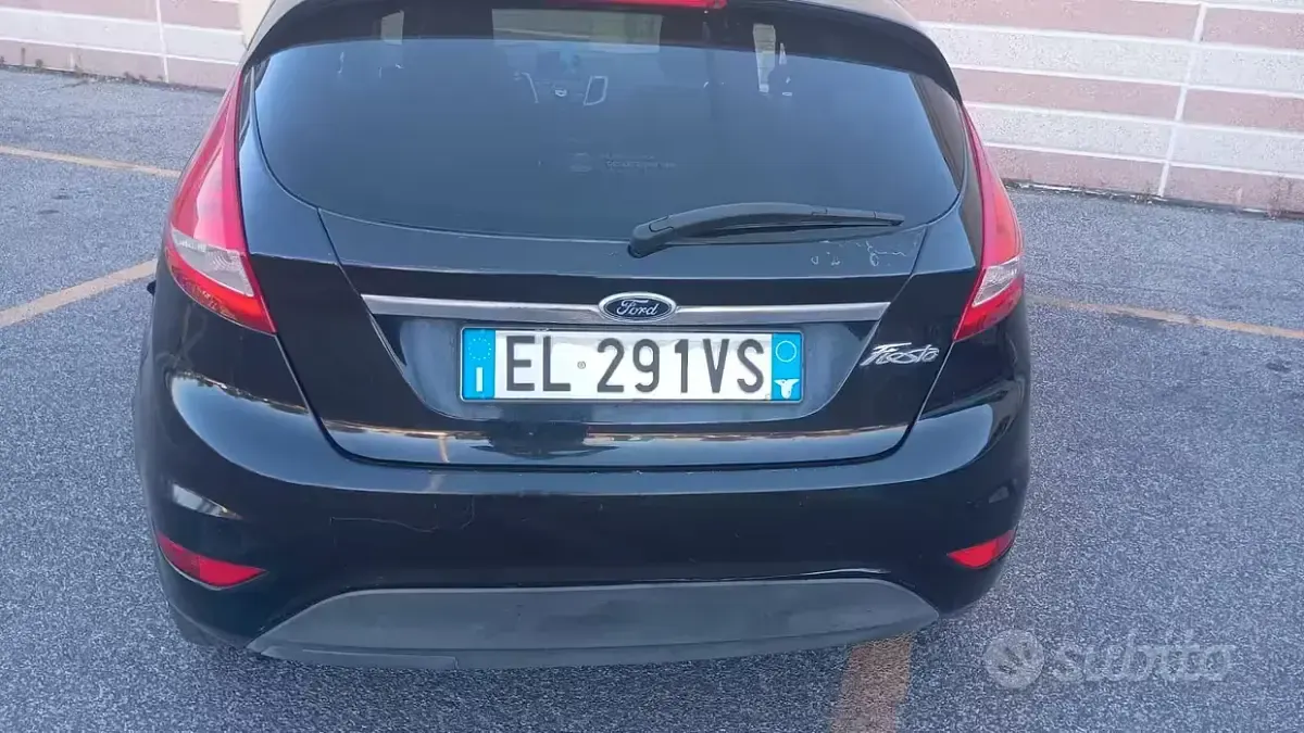 Usata Ford Fiesta Titanium 70 CV (51 kW) 2012 Nero Berlina