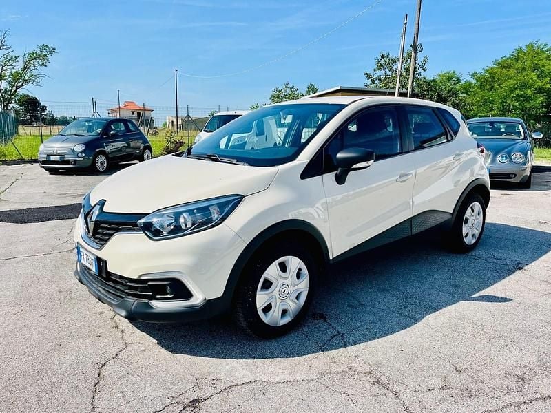 Usata Renault Captur Life 90 CV (66 kW) 2017 Beige SUV
