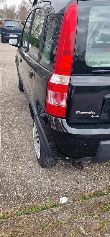 Usata Fiat Panda 4x4 Climbing 60 CV (44 kW) 2004 Nero Utilitaria