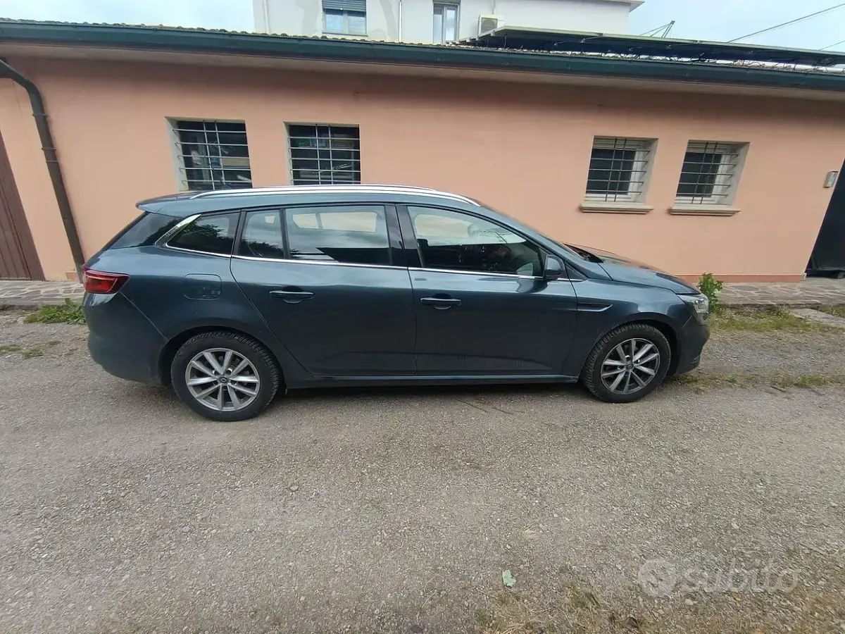 Usata Renault Mégane GrandTour 116 CV (85 kW) 2020 Grigio Station wagon