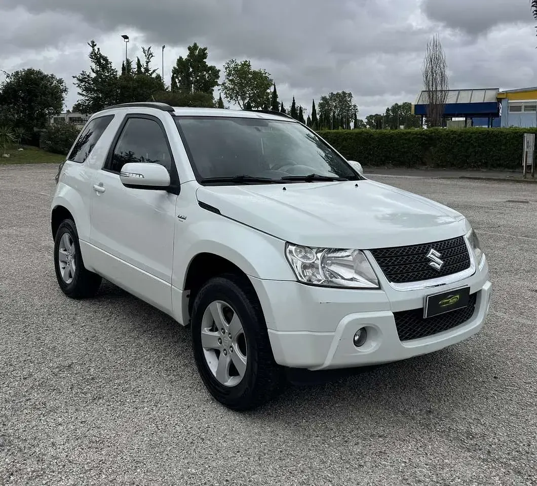 Usata Suzuki Grand Vitara 129 CV (94 kW) 2011 Bianco SUV