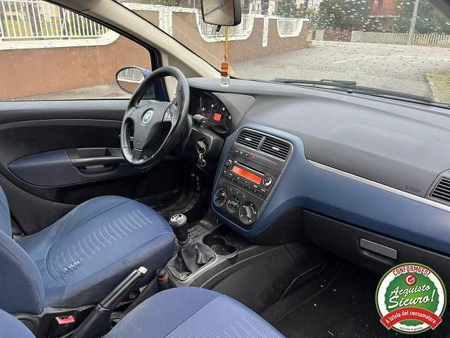 Usata Fiat Grande Punto Dynamic 75 CV (55 kW) 2007 Blu Utilitaria