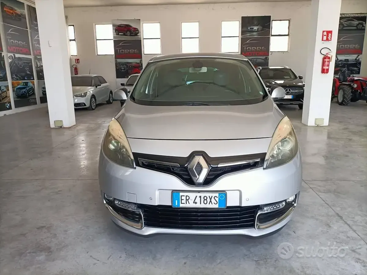 Usata Renault Scénic III XMOD 110 CV (80 kW) 2013 Grigio Monovolume