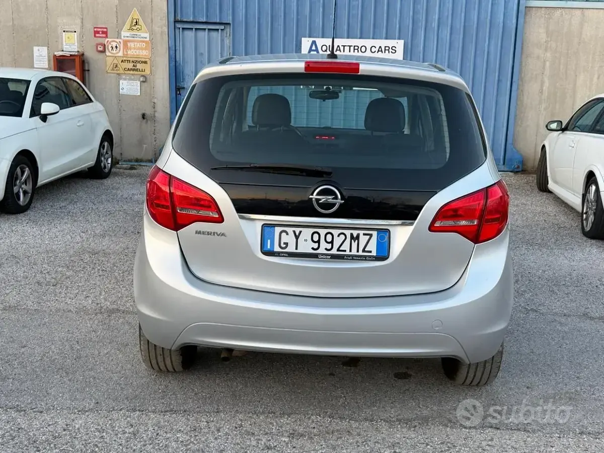 Usata Opel Meriva Cosmo 101 CV (74 kW) 2013 Grigio Monovolume