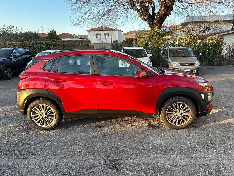 Usata Hyundai Kona Comfort 120 CV (88 kW) 2018 Rosso SUV