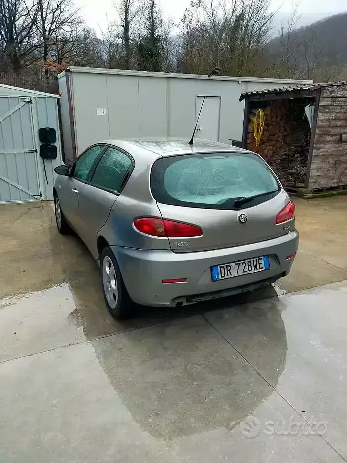 Usata Alfa Romeo 147 116 CV (85 kW) 2008 Grigio Utilitaria