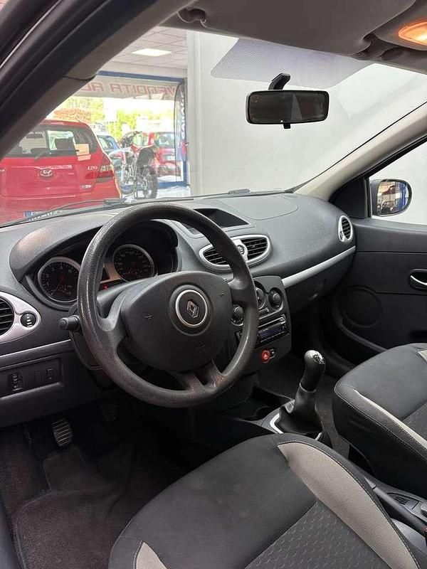 Usata Renault Clio III 75 CV (55 kW) 2011 Nero Berlina