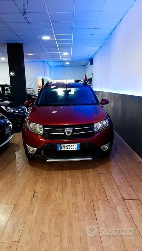Usata Dacia Sandero Prestige 90 CV (66 kW) 2014 Rosso Berlina