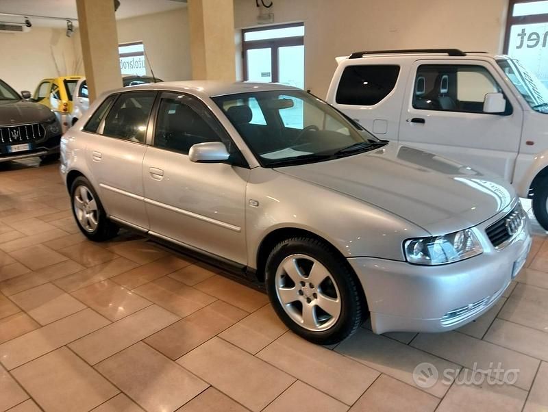 Grigio Usata 2001 Audi A3 Ambiente Tre volumi | 4500 € (Molto cara) - Immagine 1/4