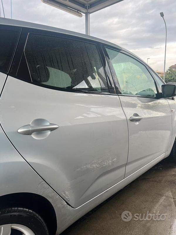 Usata Kia Venga 90 CV (66 kW) 2010 Grigio Utilitaria